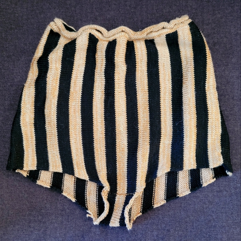 Knitted hot pants